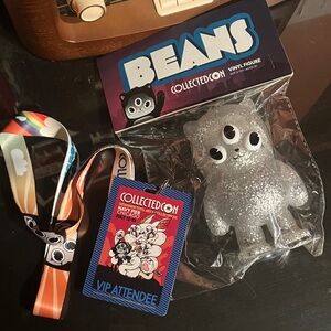 CollectedCon 2025 VIP collectors vinyl figurine & VIP Attendee Badge